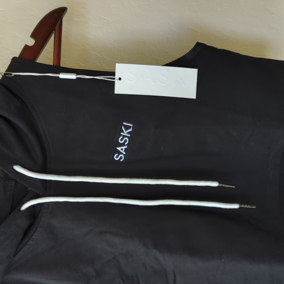 Saski Collection cropped hoodie - Picture 2 of 3